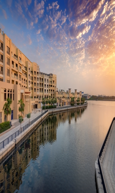 spotlight_manazel_al_khor